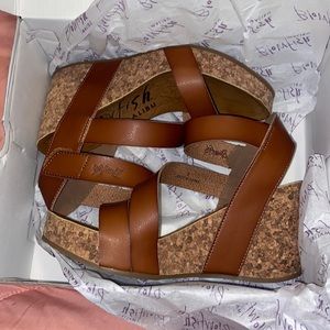 brown heels. brand new.